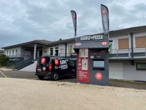 gang-of-pizza-debarque-a-rioz-distributeur-pizzas-24-7-gangofpizza-bisontin-centre-d-activites-as-de-trefle