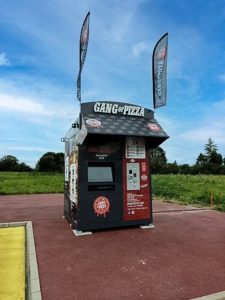 gang-of-pizza-debarque-a-rugle-pays-ornais-pizza-24-7 gang-of-pizza-debarque-a-rugles-pays-ornais-l-orne-normandie-pizza-pizzas-gourmet-recette-originale-24-7-gangster-gang-distributeur-pizza-froides-chaudes-3-minutes-30-sec-savoir-faire-a-emporter-cuites-au-four-ou-prete-a-cuire3