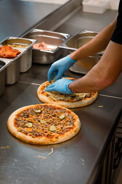 Fabrication des pizzas gourmets du Gang